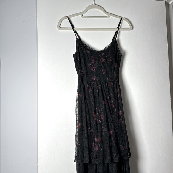 💥 Saltwater Luxe Floral & Lace Midi Dress - Picture 3 of 6